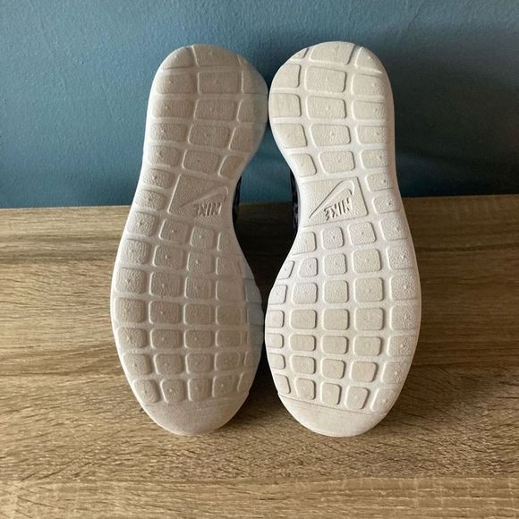 Nike Women's Roshe Run Leopard Camo Print Sneaker Running Shoes Gray Green Size - Picture 6 of 6